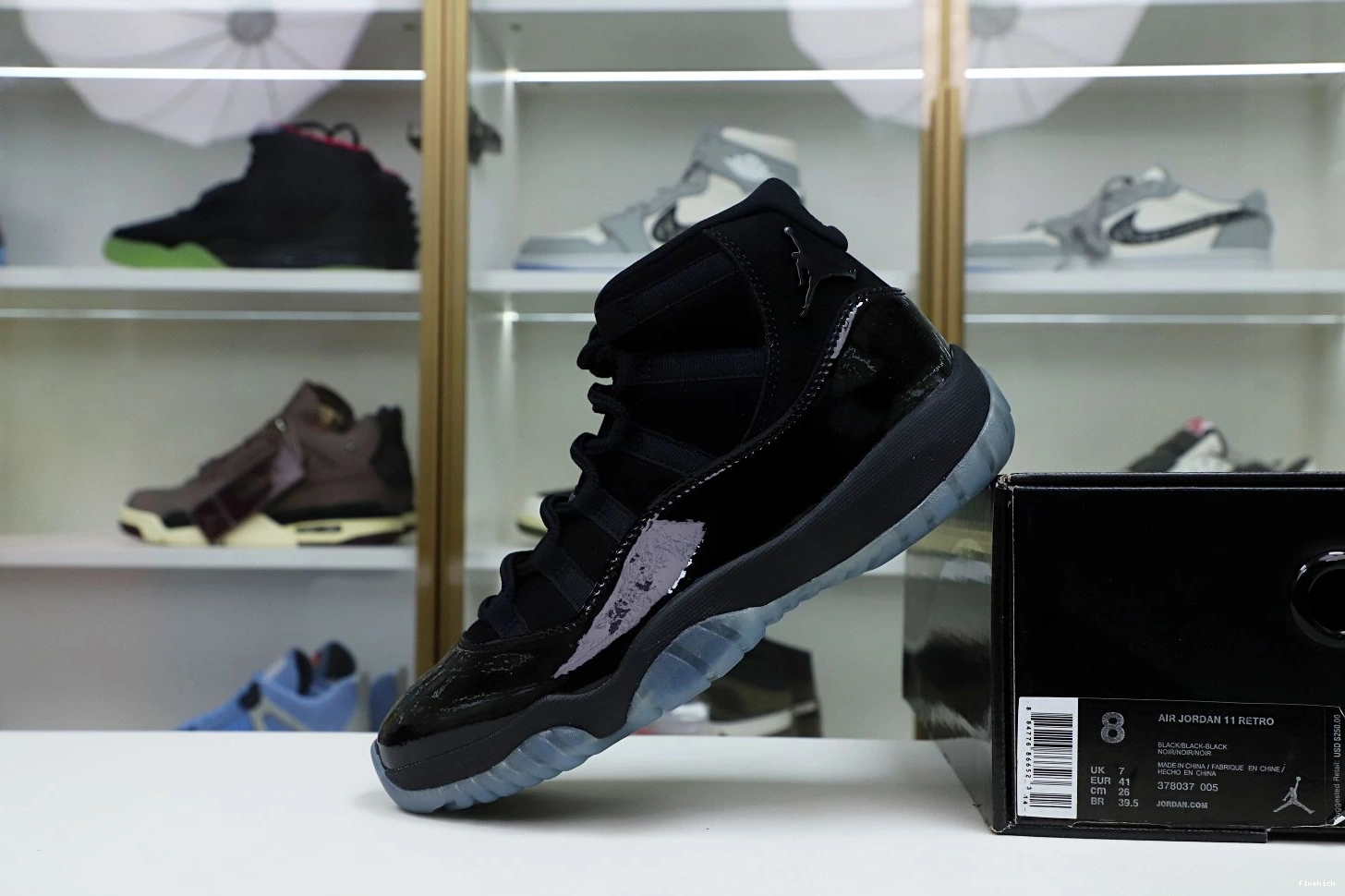 AND 11 JORDAN 'CAP RETRO GOWN' AIR 0226